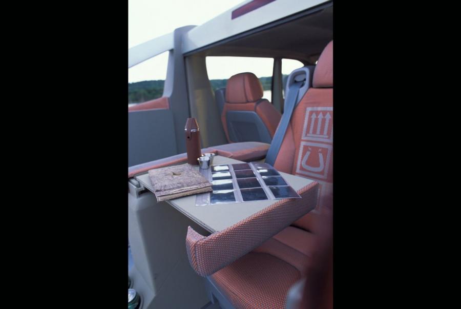  Renault Trafic Deck Up Concept 2004 года  (фото 41 из 56)